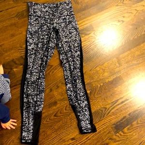 Black pattern lululemon leggings